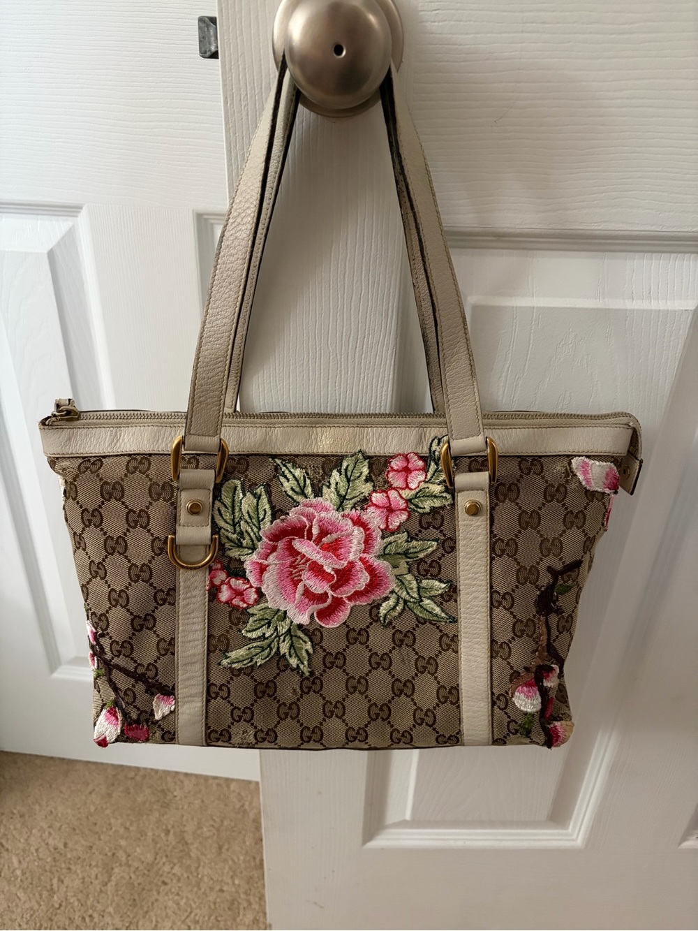Gucci Beige GG Supreme Shoulder Bag with Pink Floral Embroidery